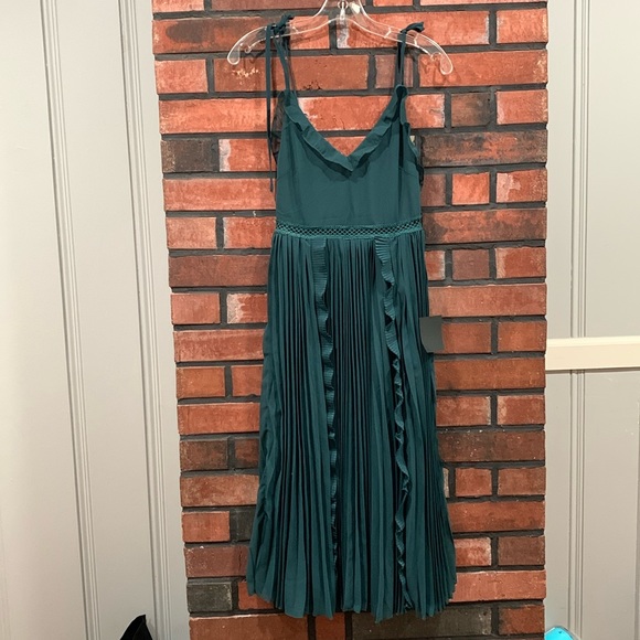 Lulu’s Emerald Green - Picture 5 of 14